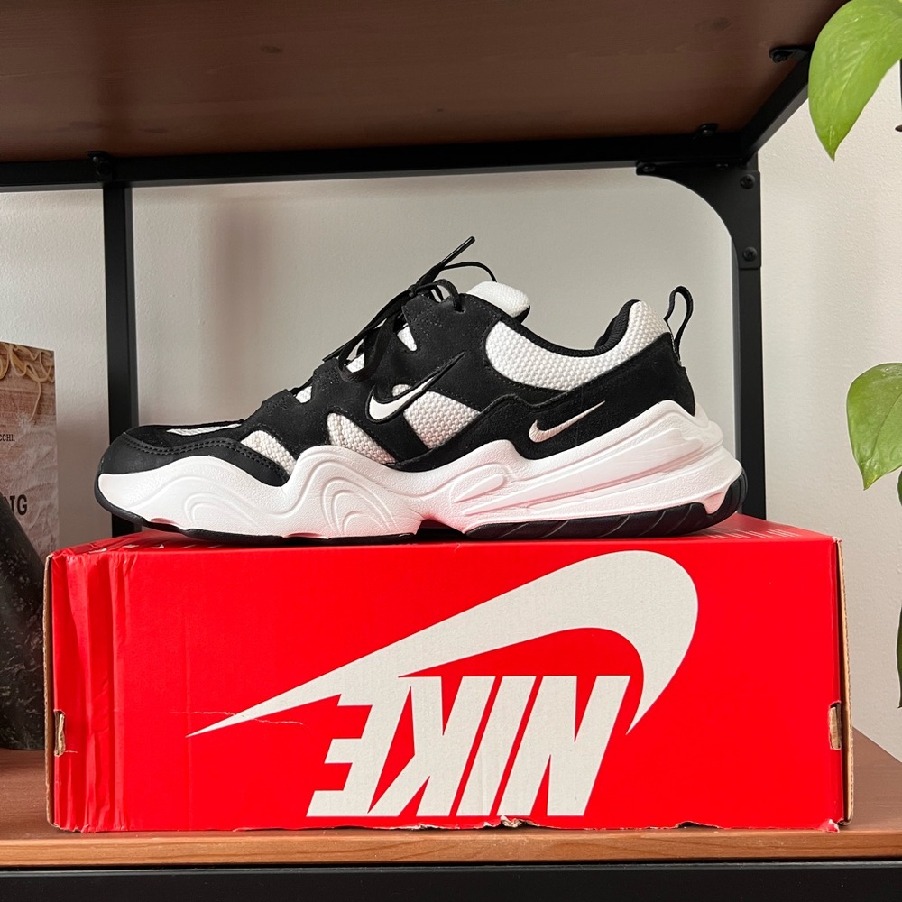 Nike Men's Black and White Sneakers